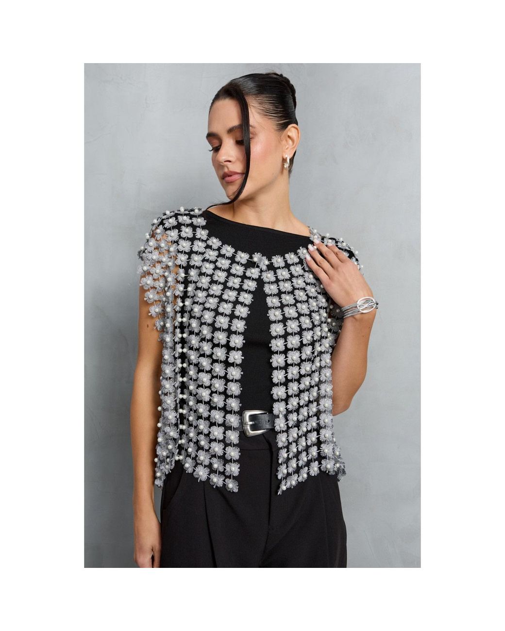 Saachi White Floral Shell Pearl Capelet