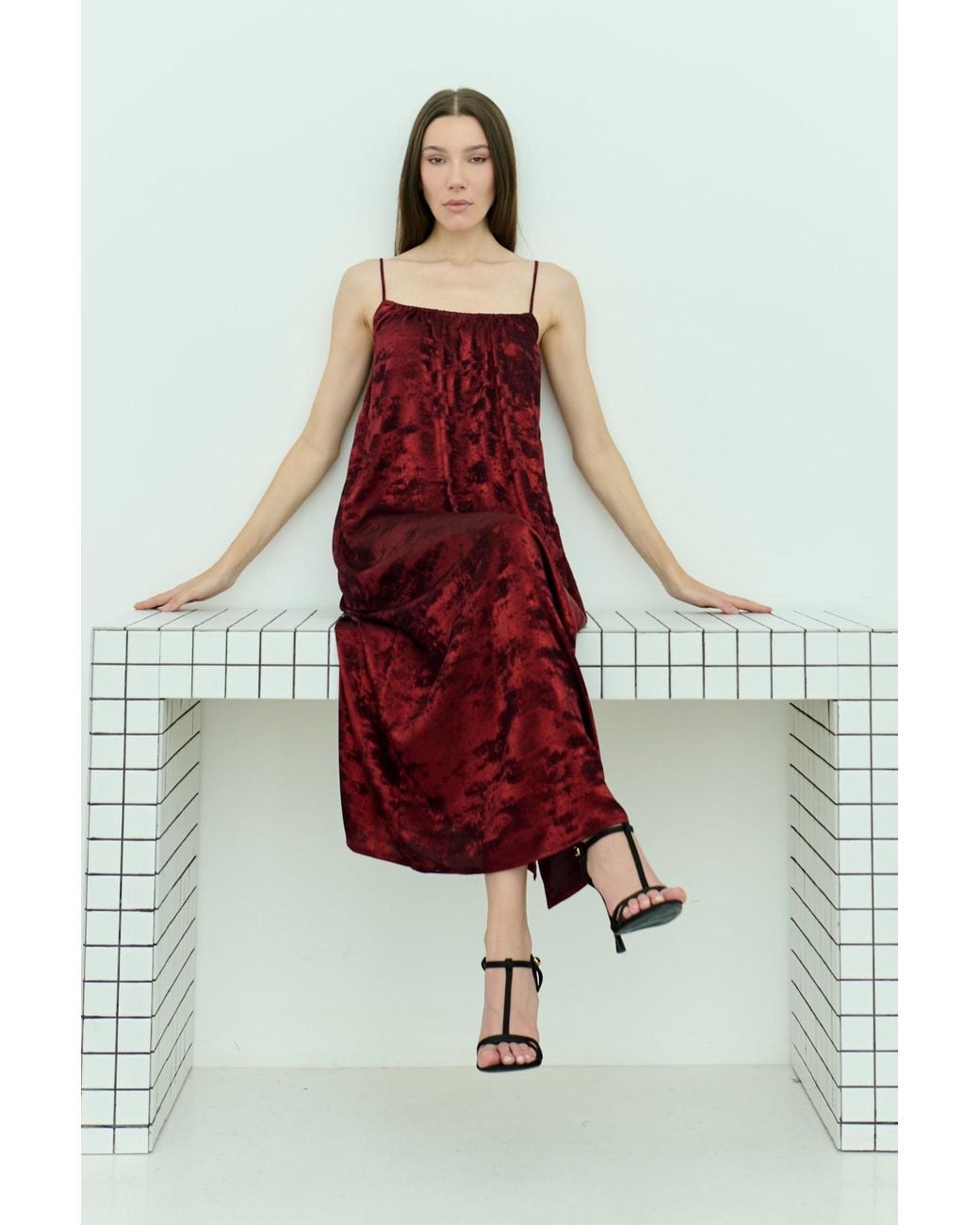 DHARA SHETH DUBAI Red Shadow Of Sequin Shimmer Spaghetti Strap Maxi Party Dress