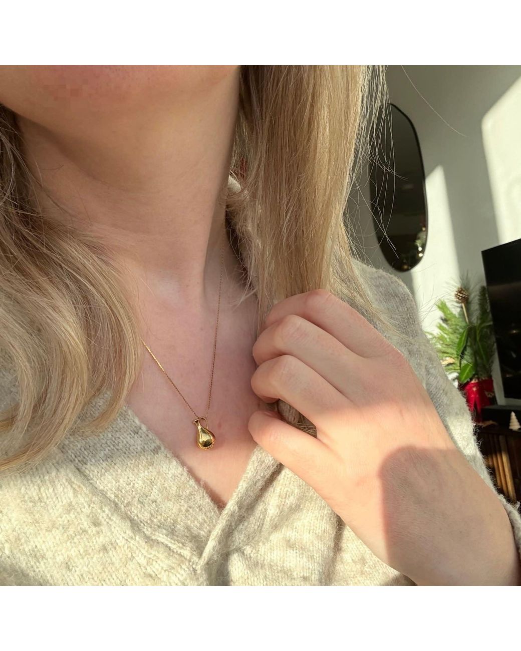 A Weathered Penny Metallic Vase Necklace