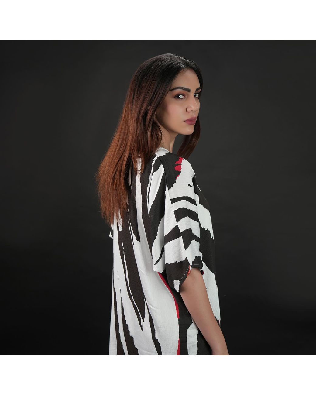 DHARA SHETH DUBAI Black Into The Wild Zebra Animal Print Long Cotton Kaftan Dress With Side Slit