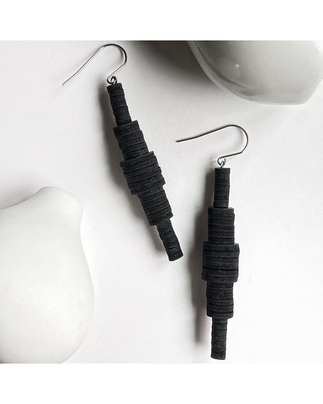WAIWAI Black Gradient Dangle Earrings