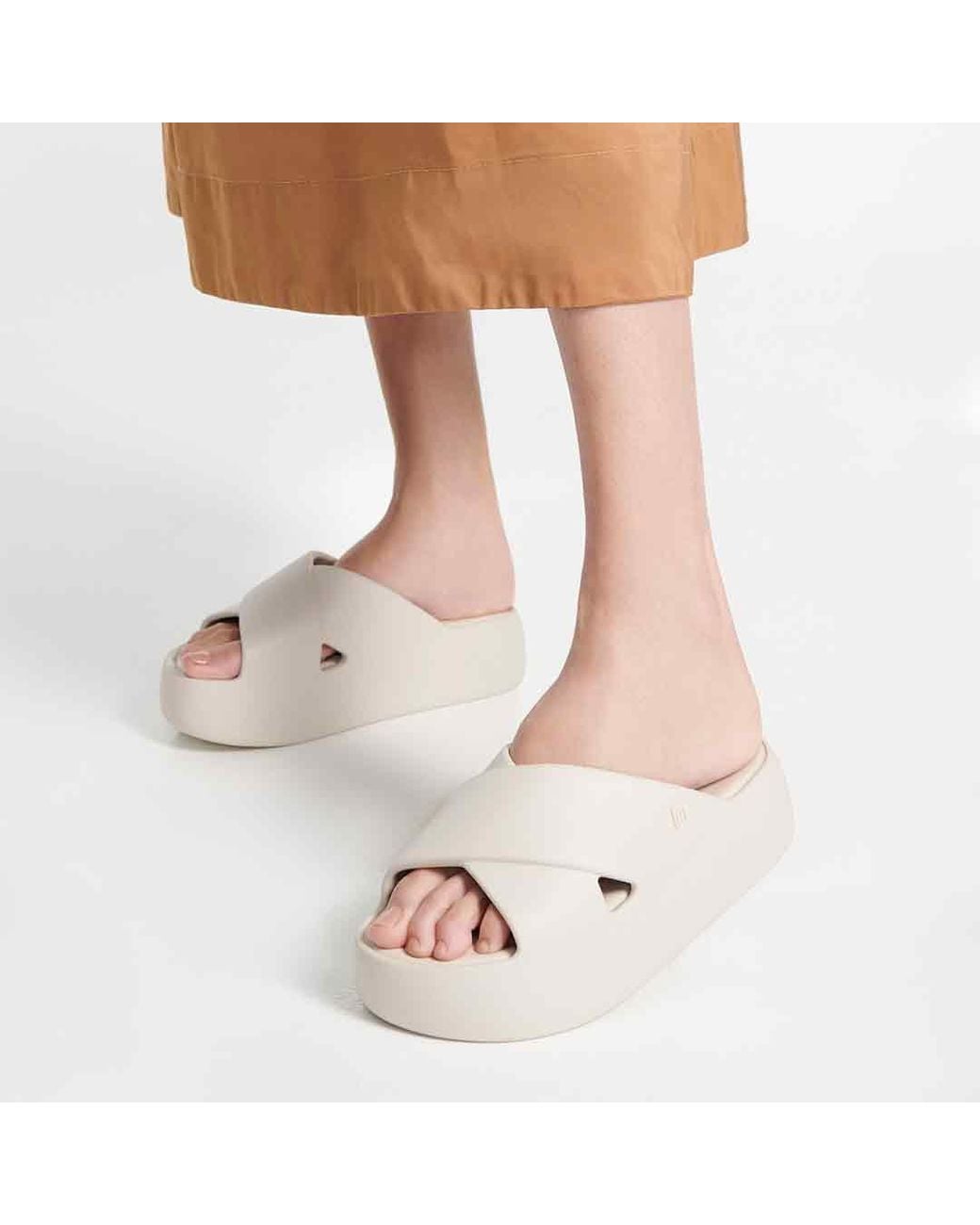 Melissa White Neutrals Free Cross Platform