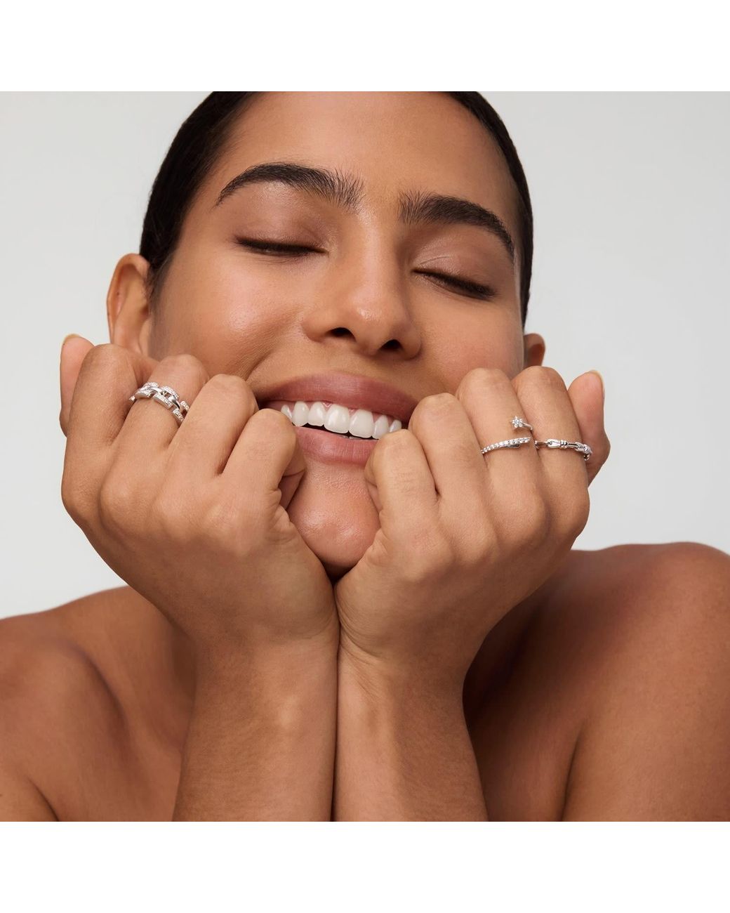 Vanhi White Noa Link Ring