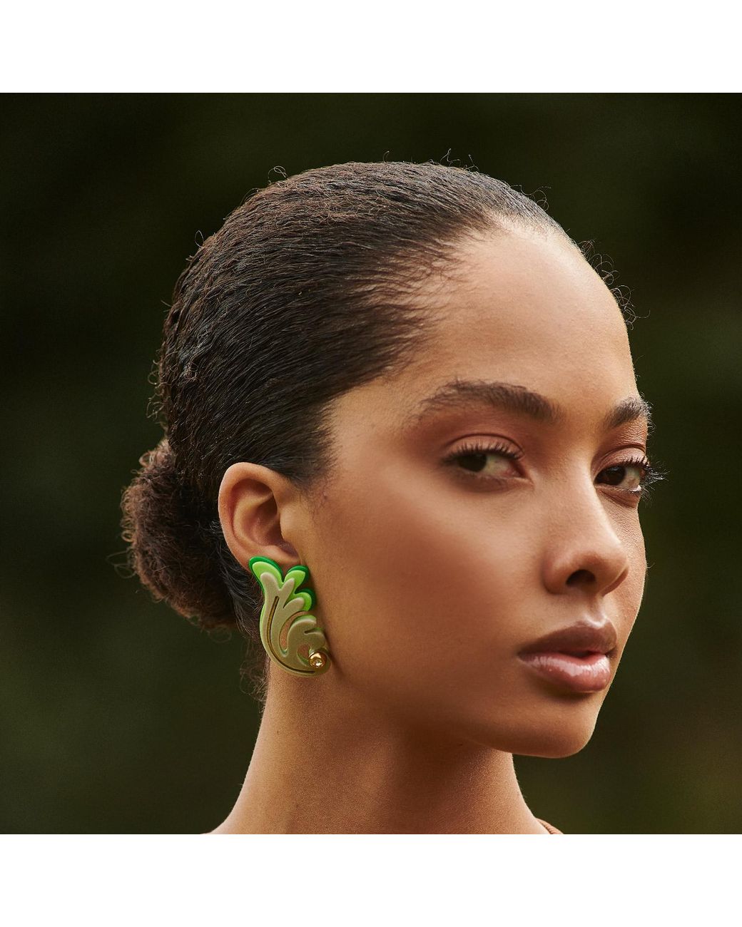 Gissa Bicalho Black Acrylic Handmade Earring Rosebush