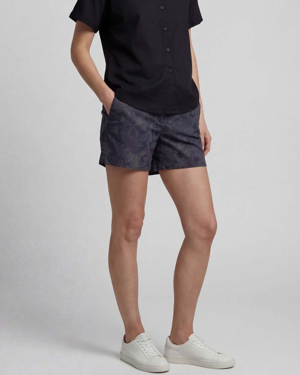 Lords of Harlech Blue Freda Paisley Explosion Tailored Short