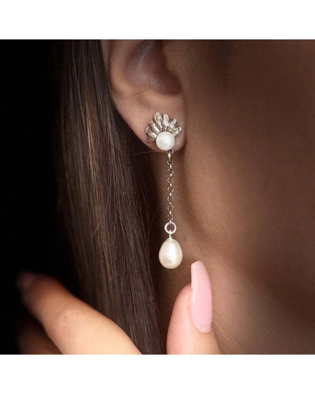 Unaloe White Seashell Earrings