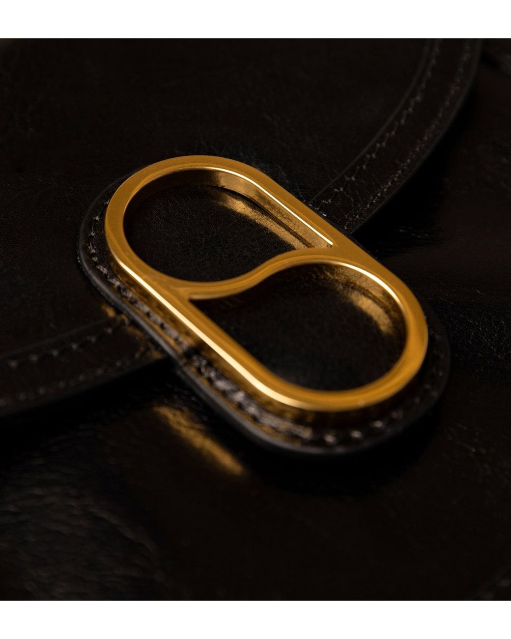 Time Resistance Black Leather Saddle Bag