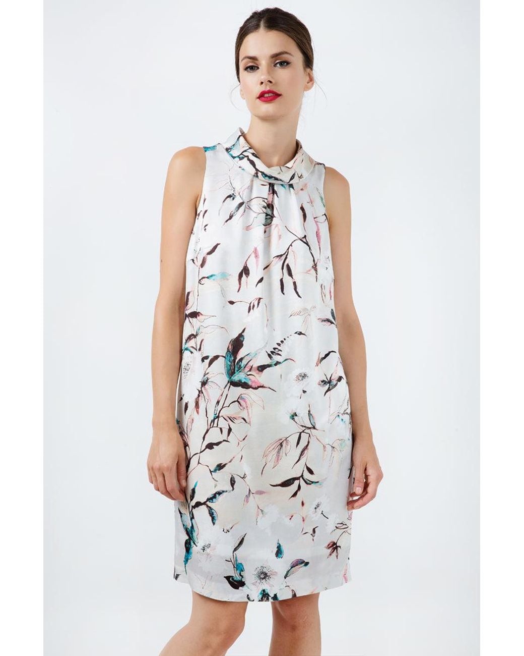 Conquista White Straight Sleeveless Satin Dress