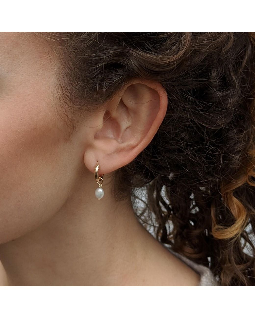 Kiri & Belle White Small Baroque Pearl Sterling Huggie Hoop Earrings