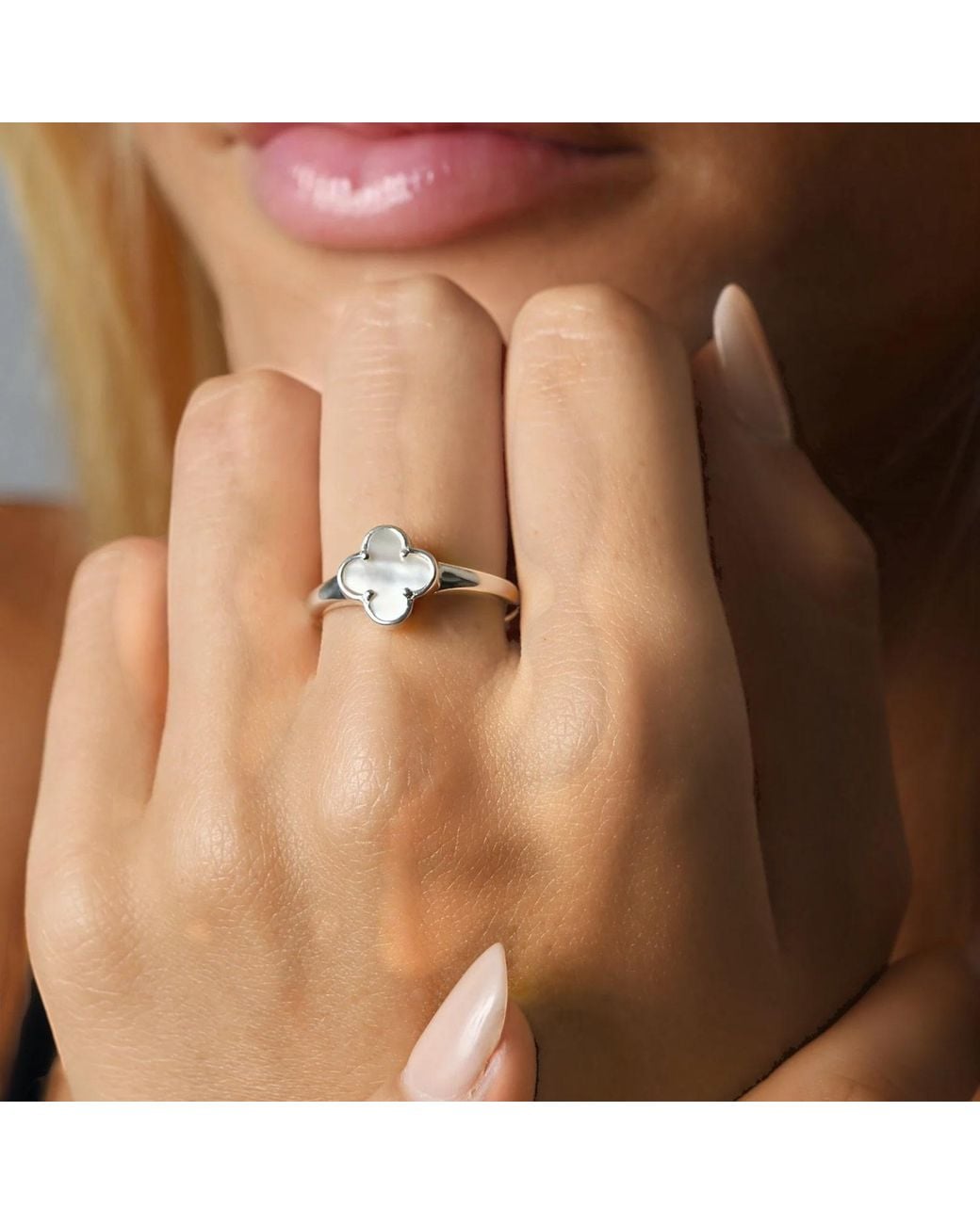 Von Treskow White Clover Ring Mother Of Pearl