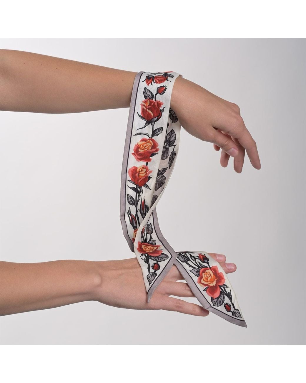 Silk&Soul White Rose Twilly