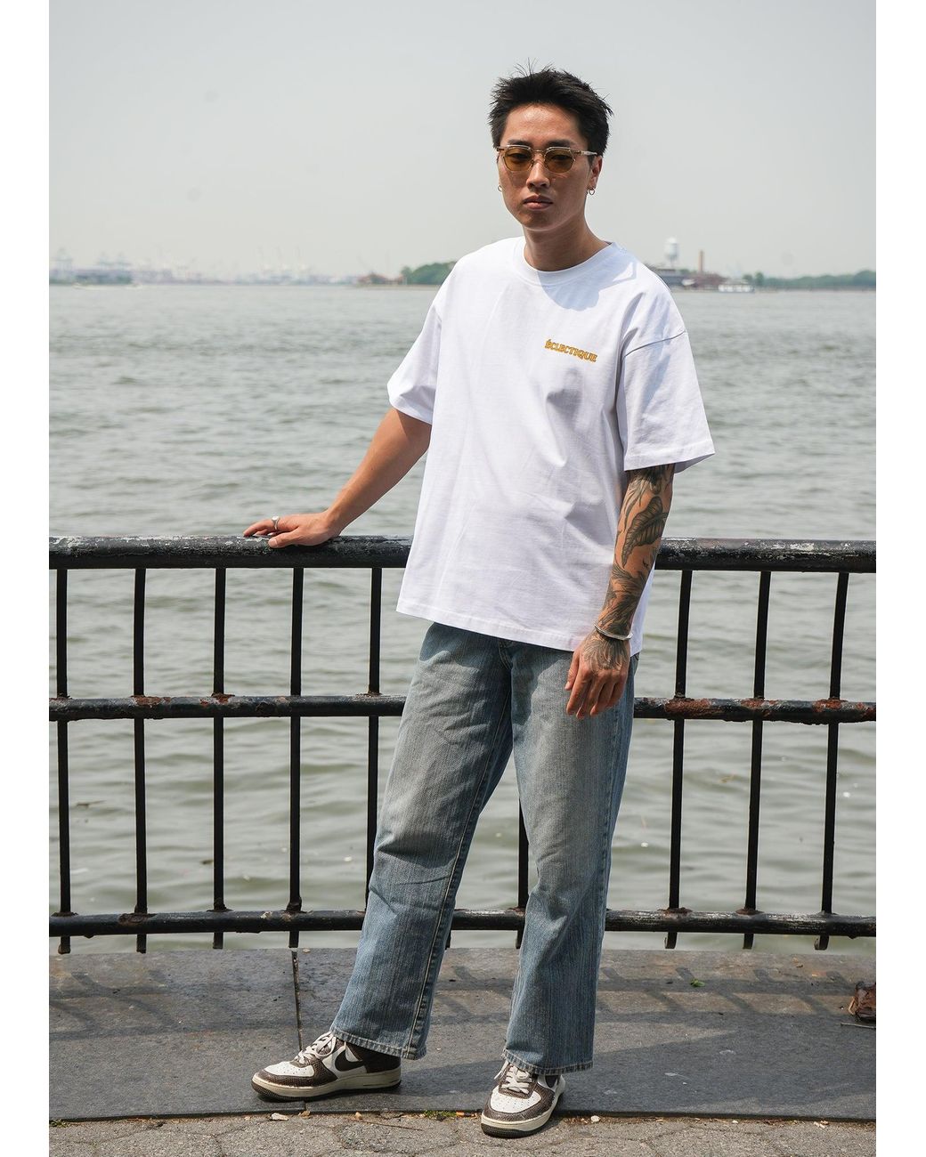 Éclectique White Graphic T-Shirt Paw Squad for men