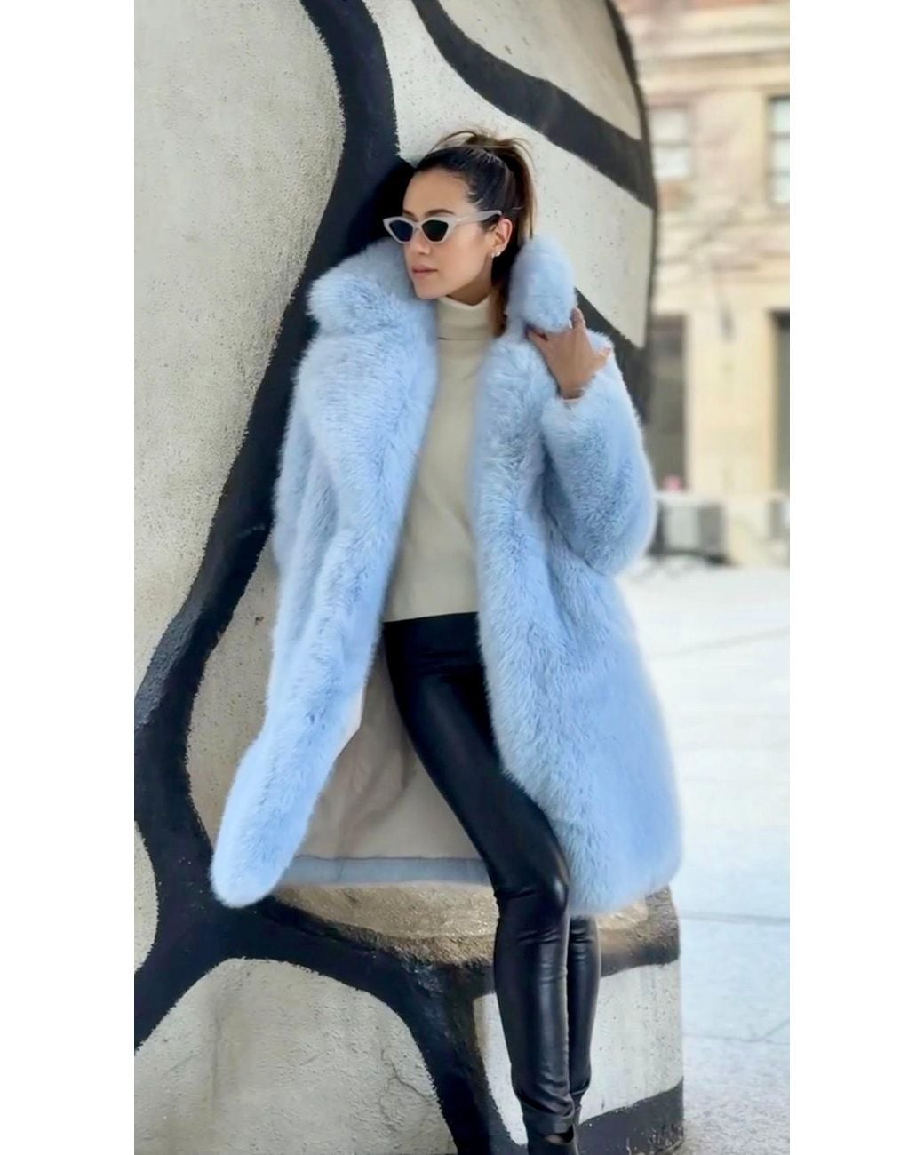 noirnine ヌアールナインフェイクファーダッフルコート　ブルー Harmonia Ny Powder Faux Fox Fur Coat By Dani Watanabe in Blue | Lyst