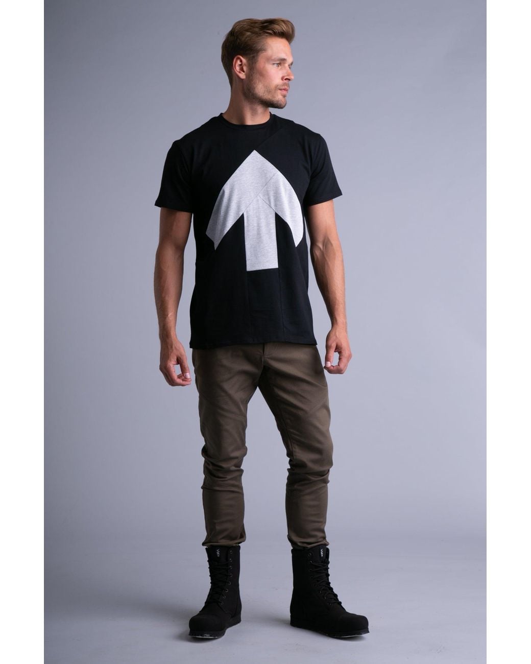 Reet Aus Black T-Shirt For Arrow for men