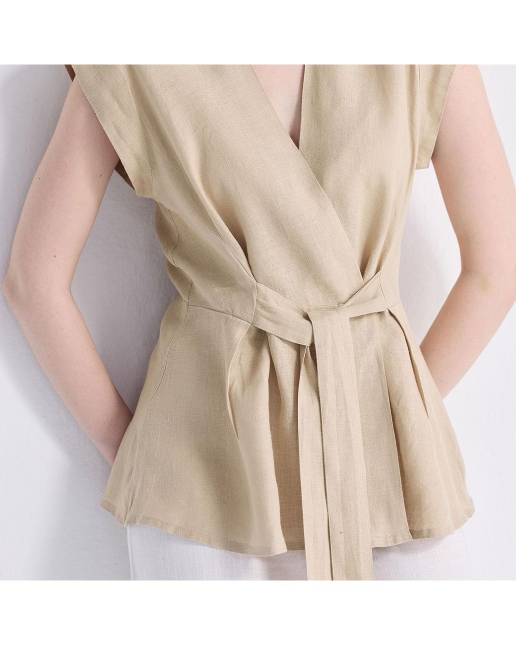 REISTOR Natural Neutrals Power Moves Short Sleeve Top