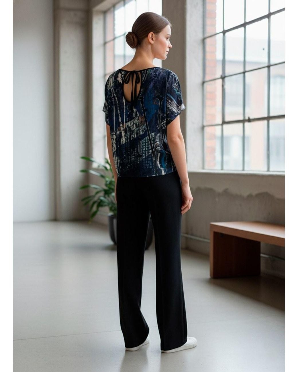 Conquista Blue Printed Silky-Feel Short-Sleeve Blouse