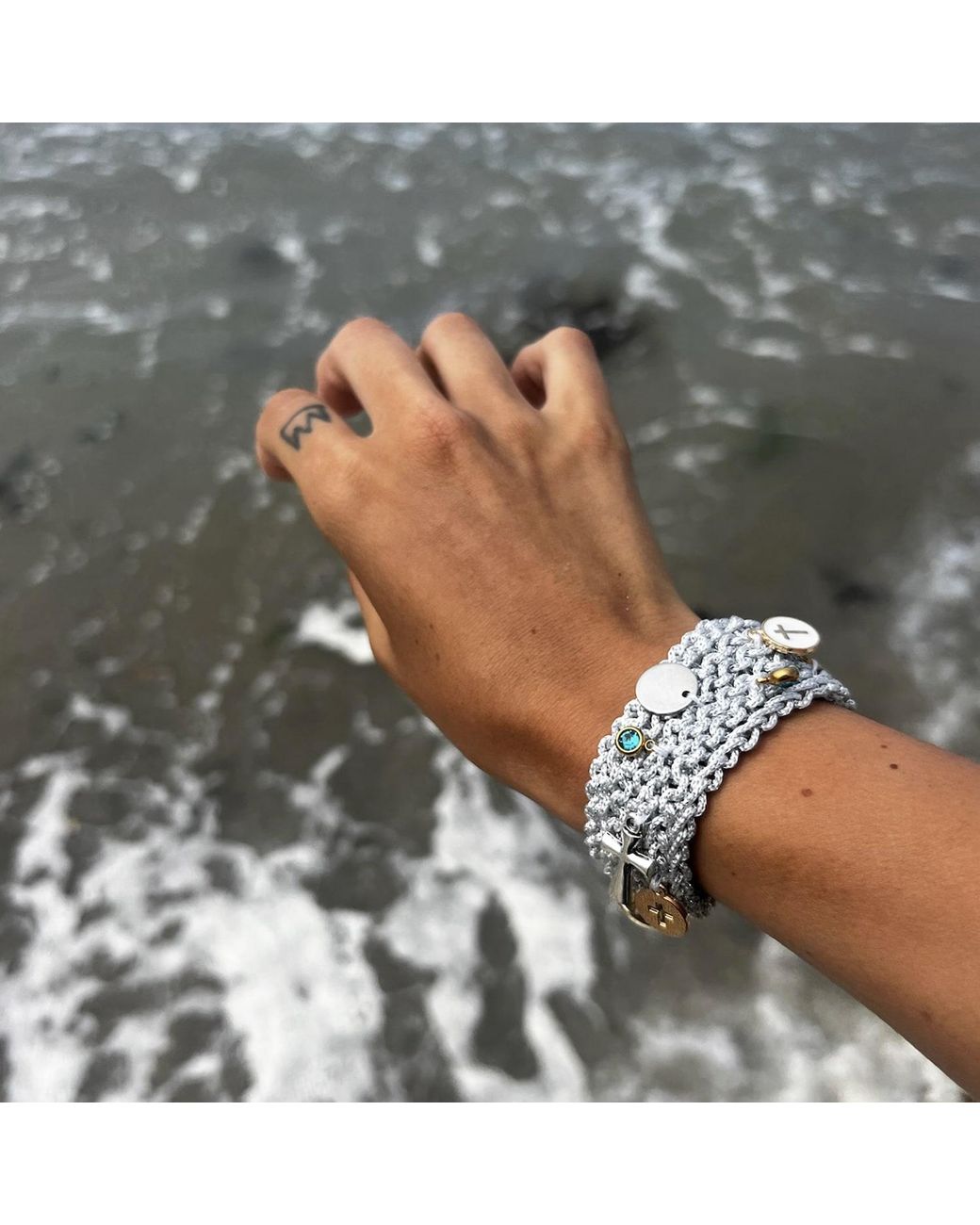 Hilo De Mar Gray Cute Narrow Bracelet