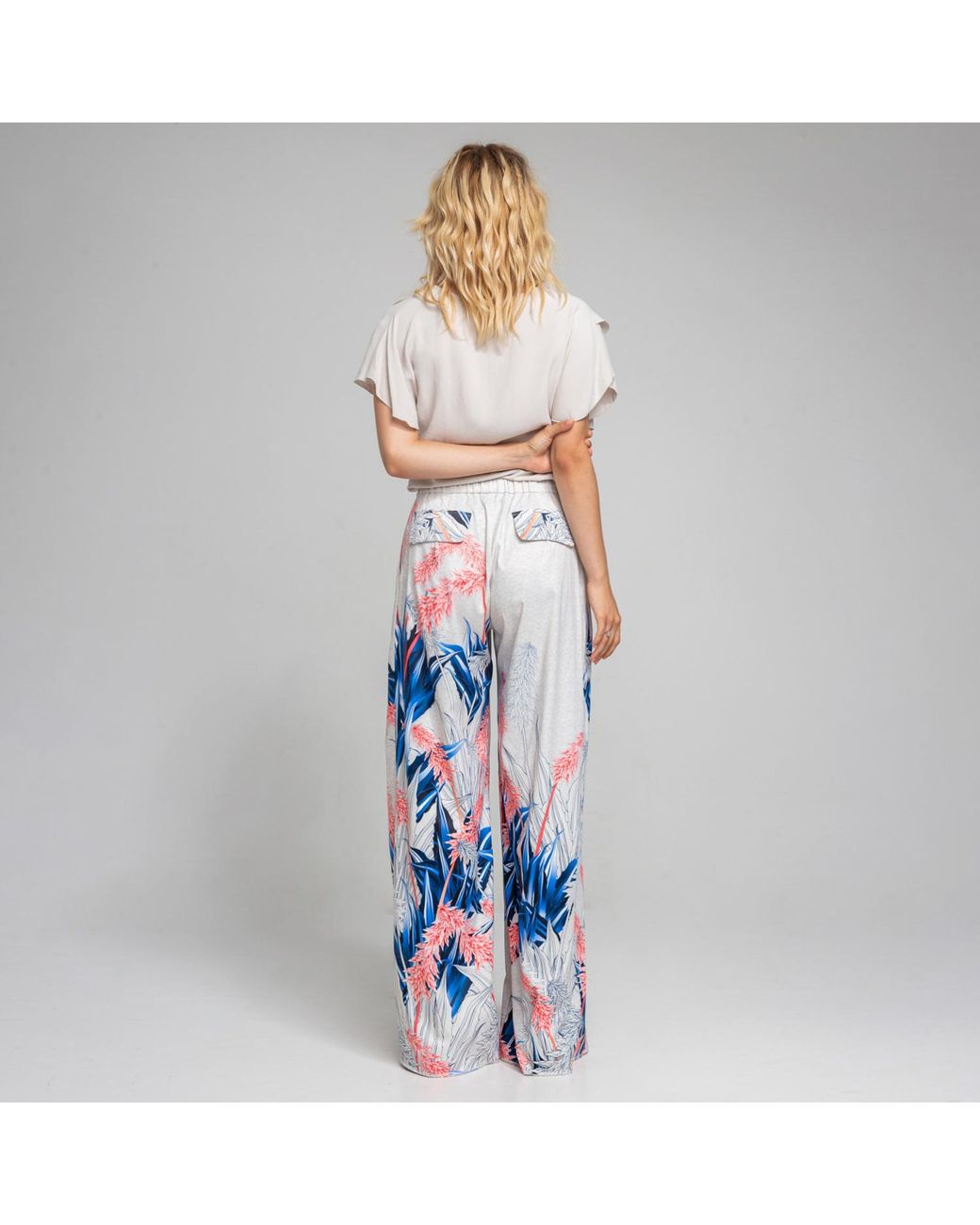 ARTISTA White Neutrals Fringe Feminine Blouse