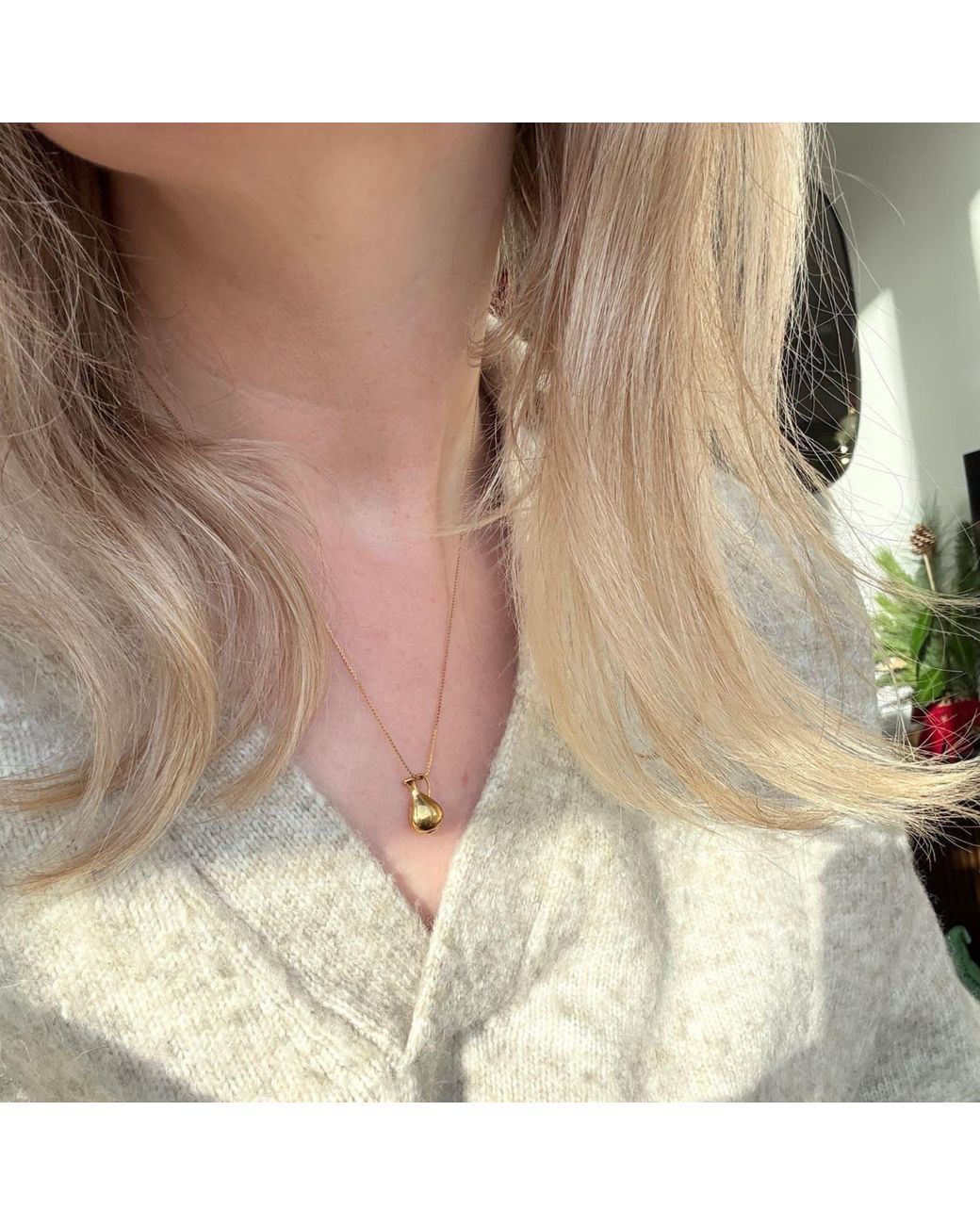A Weathered Penny Metallic Vase Necklace
