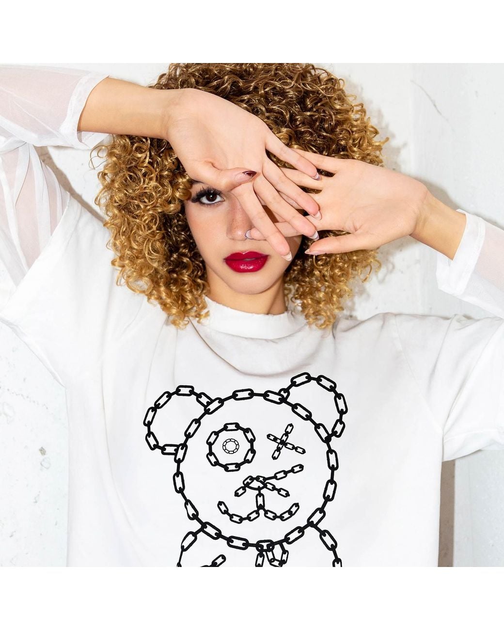 X Ilona Blue Graffiti Baby Bear Chain Link Sheer Layer T-Shirt in White ...