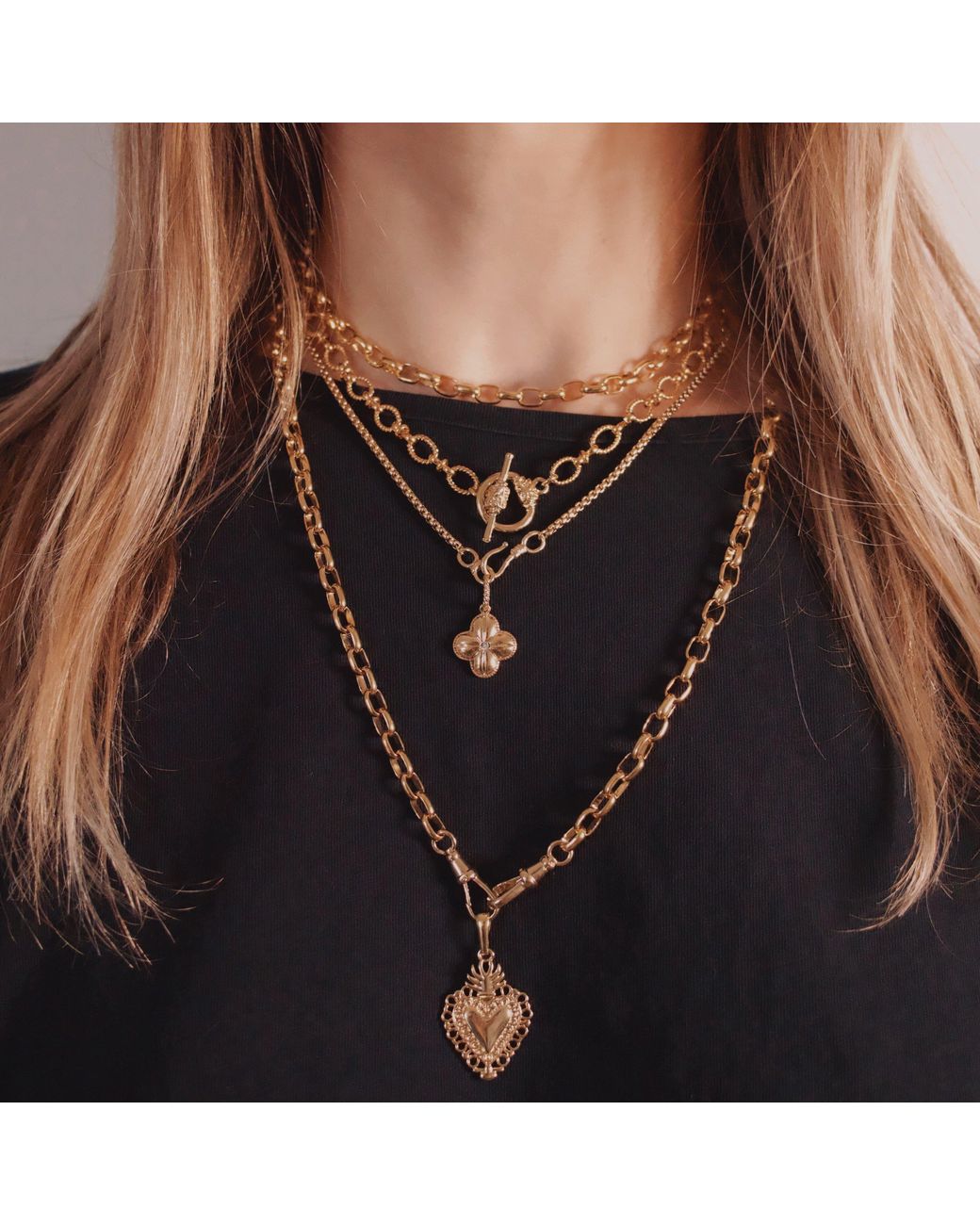 IN CAUDA VENENUM Metallic Divine Necklace
