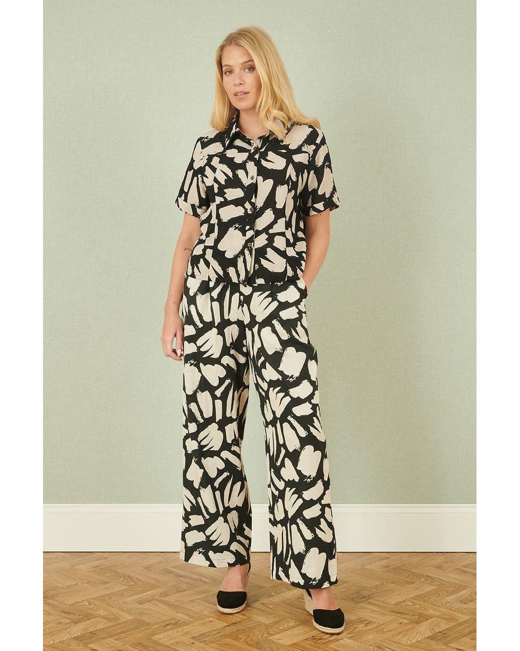 Yumi' Black Cotton Splash Print Relaxed Fit Trousers