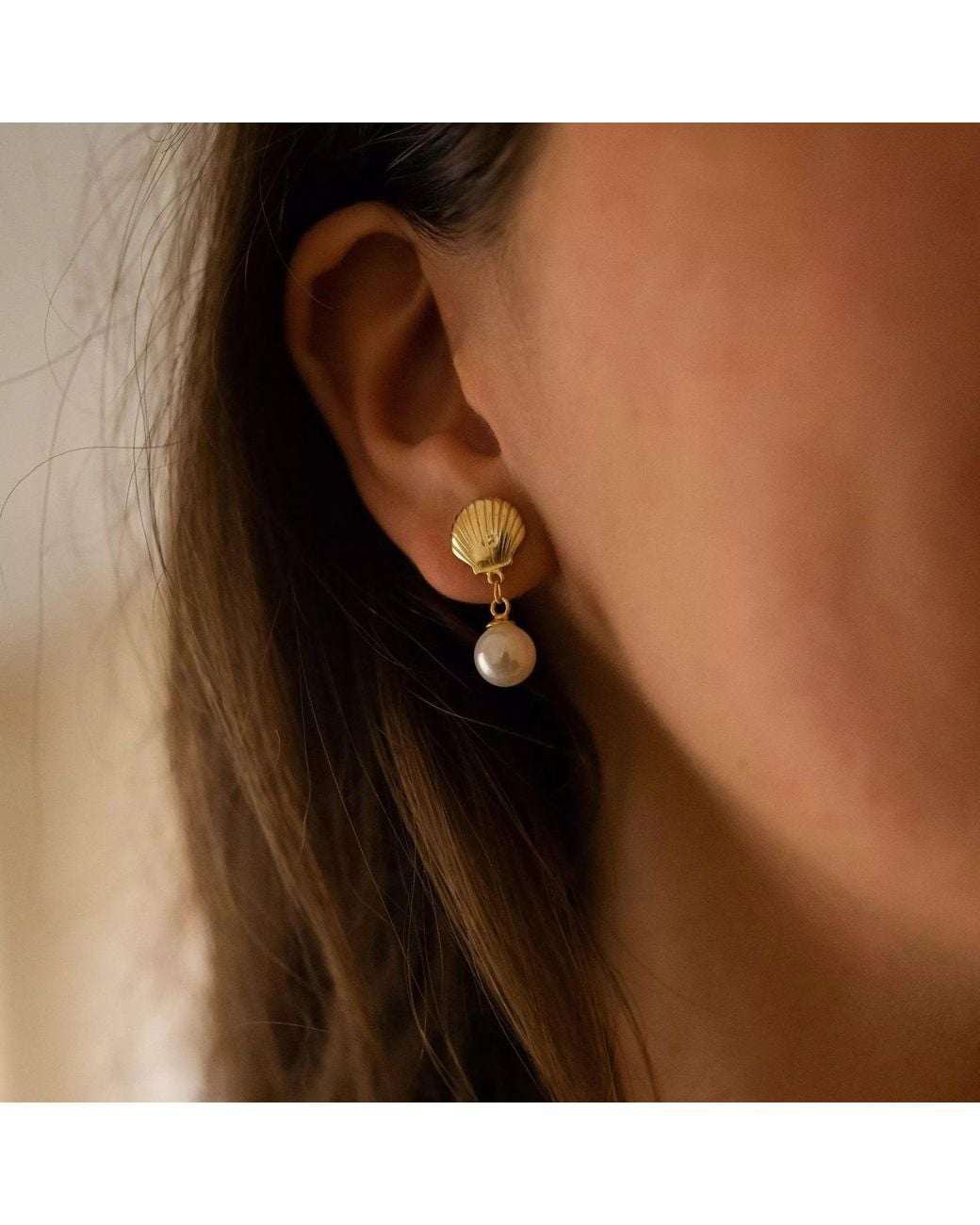 Elk & Bloom Metallic Shell Pearl Mermaid Stud Earrings