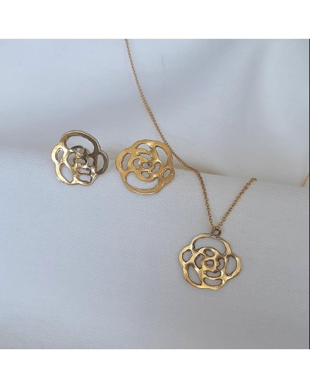 Lily Flo Jewellery Metallic Rose Necklace