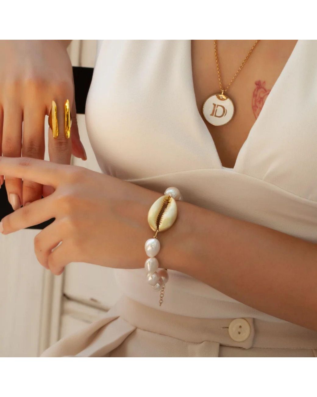 LINYA JEWELLERY Metallic Sea Shell Baroque Pearl Bracelet