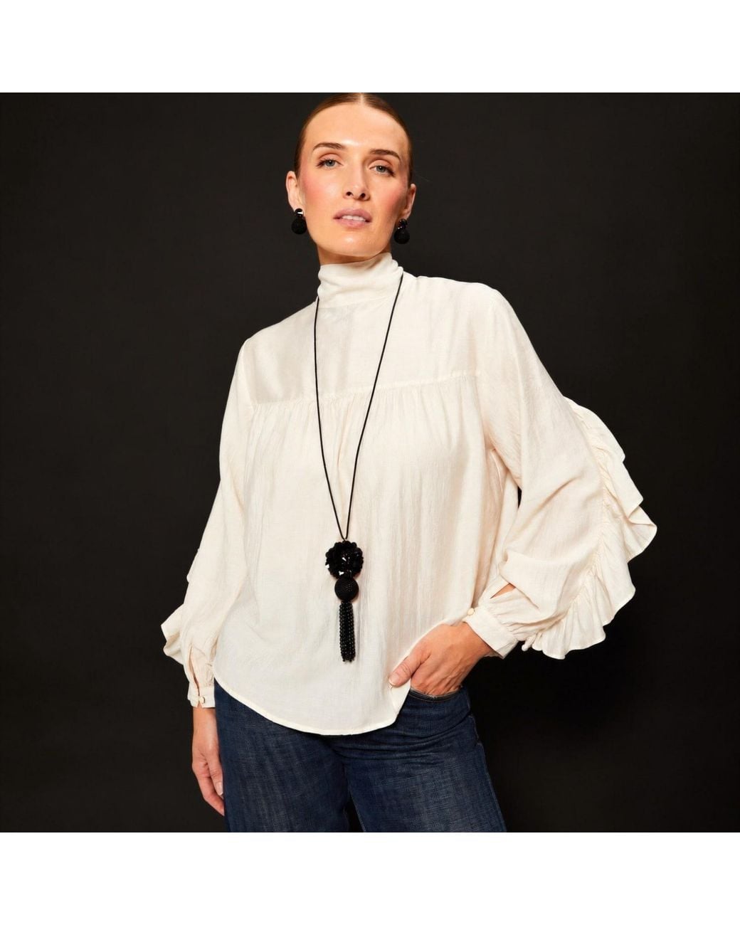 PINAR OZEVLAT White Dahlia Tassel Lariat