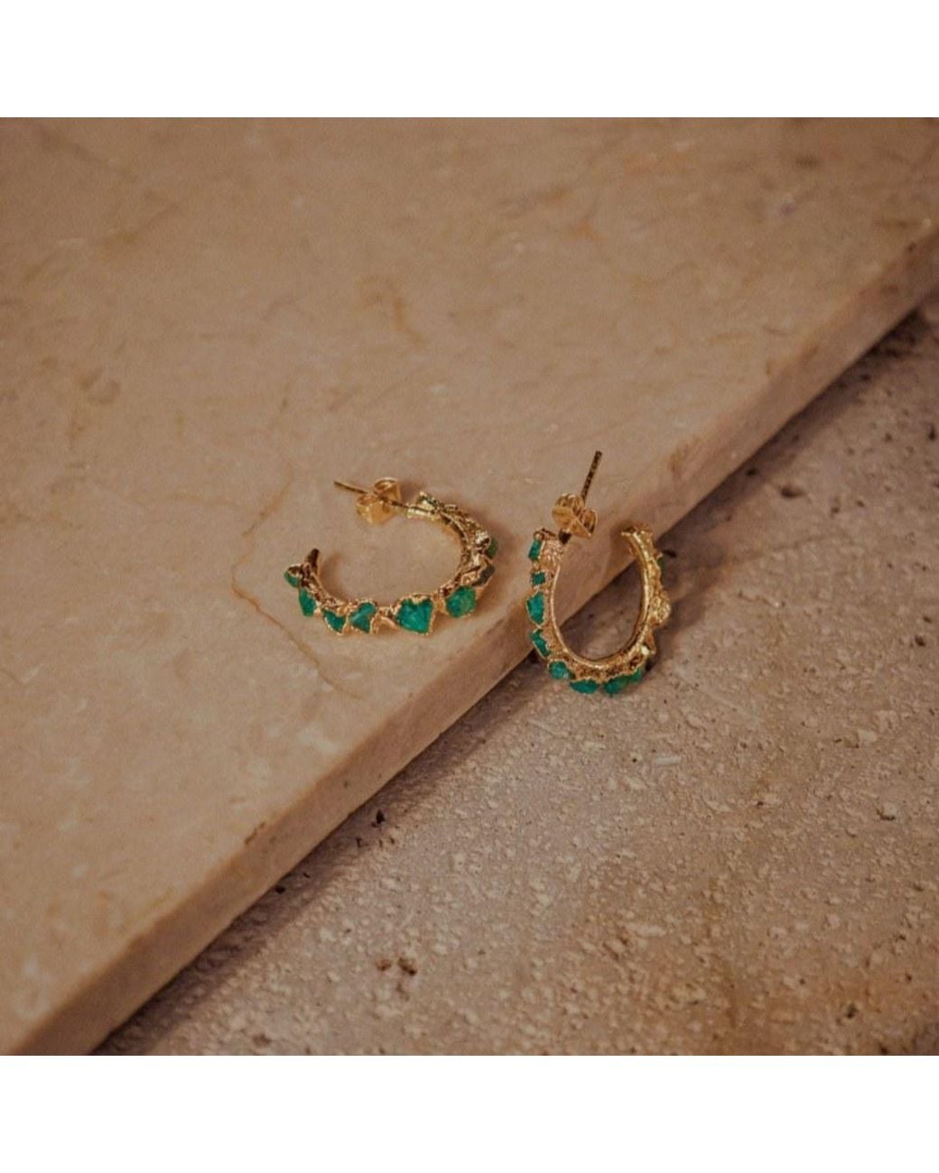 Lalinde Metallic Small Emerald Hoops