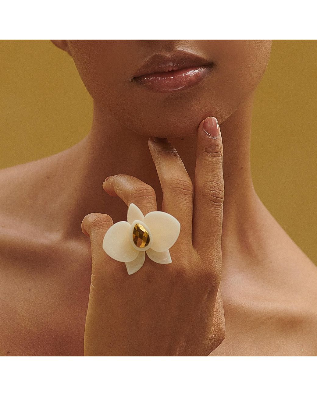 Gissa Bicalho Red Acrylic Handmade Ring Orchid