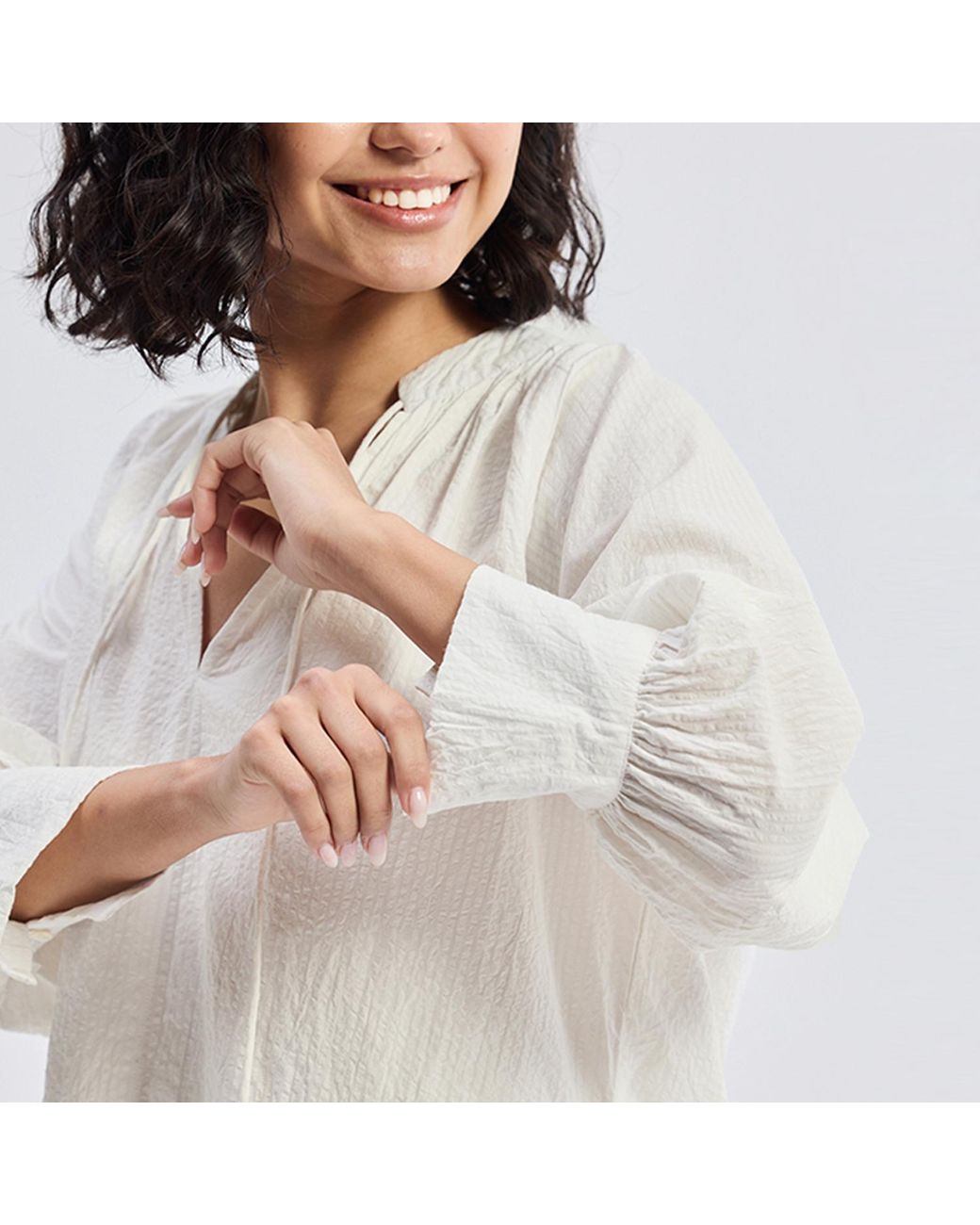 REISTOR White Relaxed Fit Top With Front-Tie