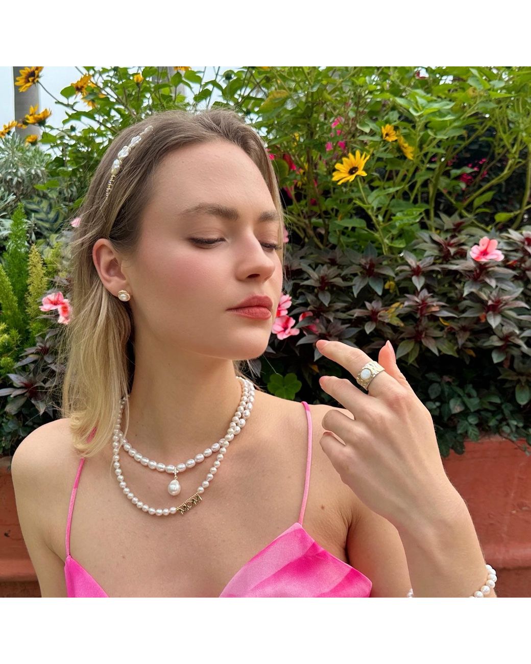 Farra Metallic Minimalist Round Freshwater Pearls Stud Earrings