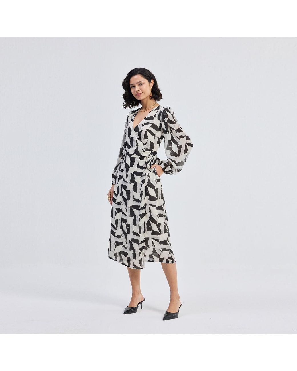 REISTOR White Midi Wrap Dress