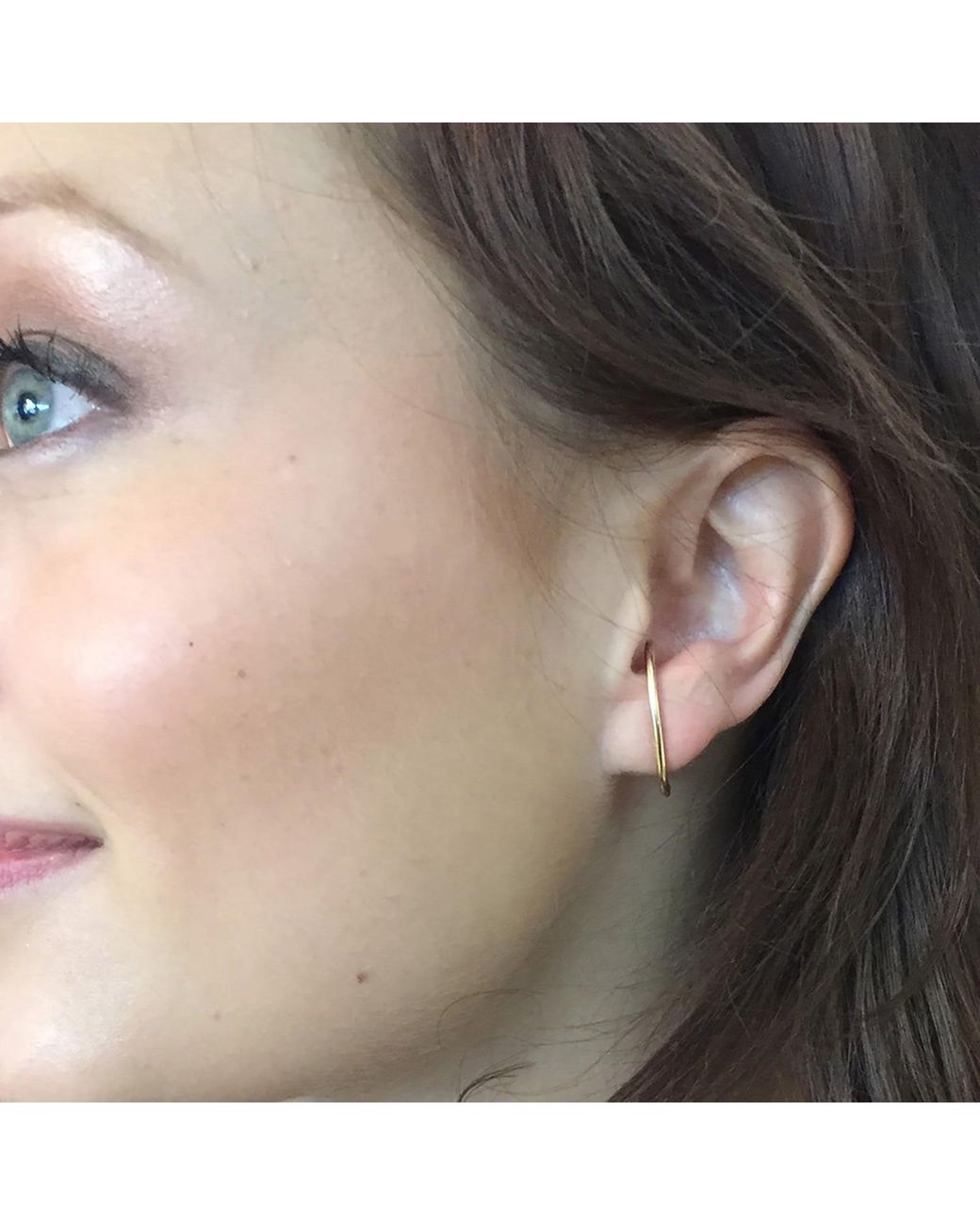 Glamrocks Jewelry Metallic Minimalist Ear Suspension Hoop