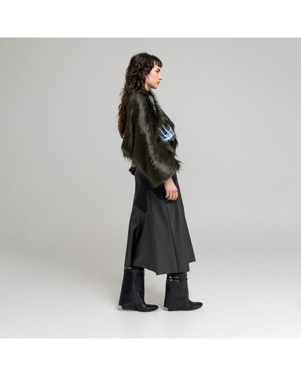 ARTISTA Green Wolf Cape