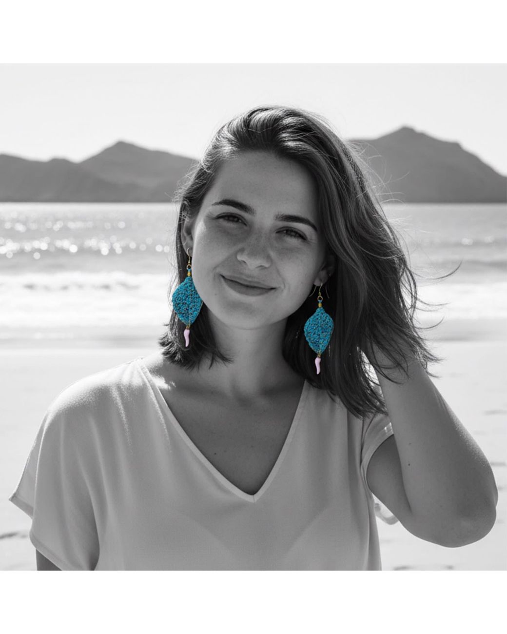 Hilo De Mar Blue Leaf Earrings With Chilli