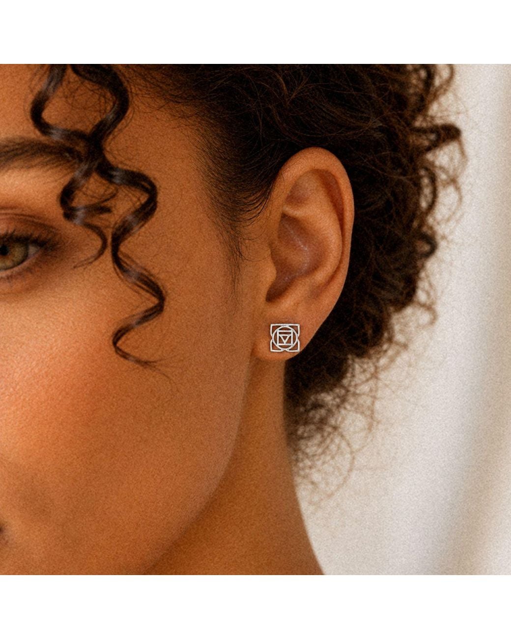The Jewellery Store London White Root/Muladhara Chakra Studs
