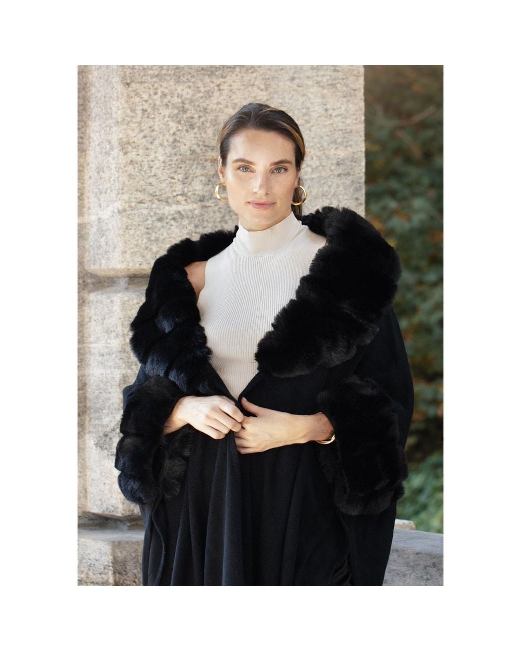 Saachi Black Faux Fur Trim Kimono