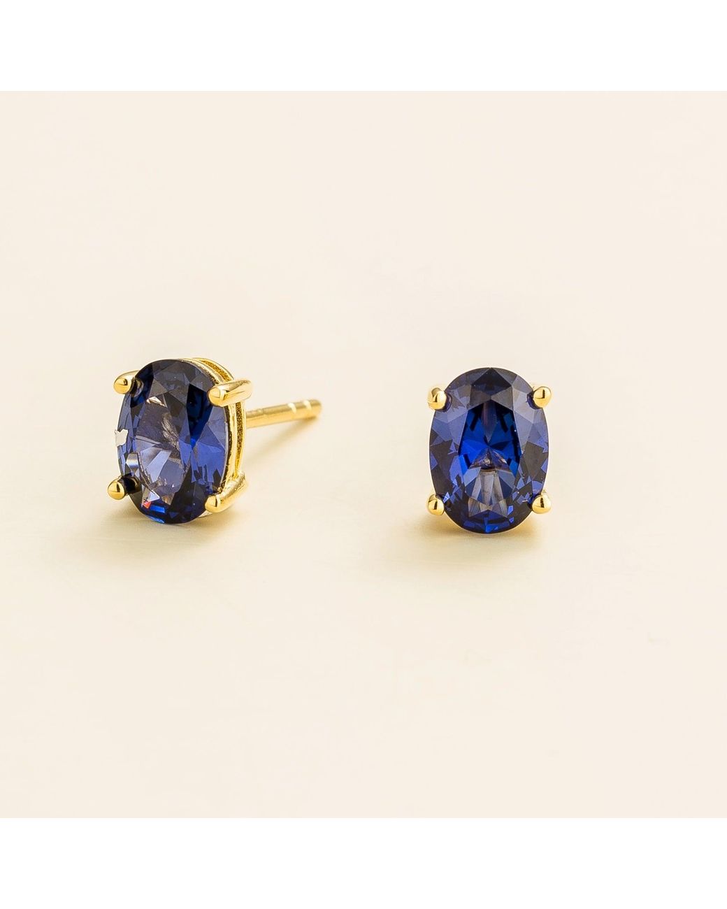Juvetti Blue Ovo Earrings Set With Sapphire