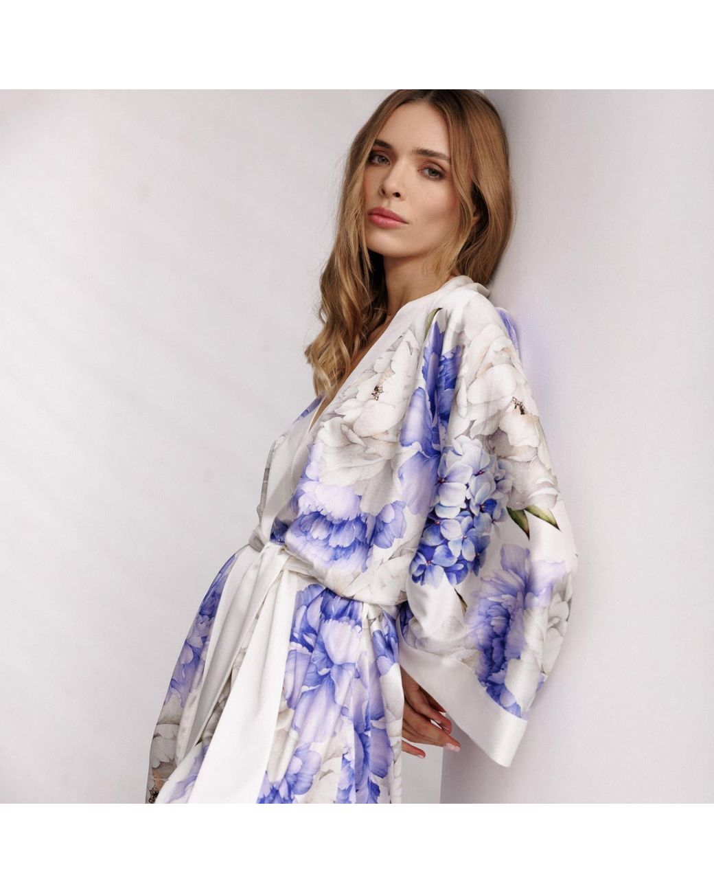 Vimissia Blue Peony Allure Short Silk Kimono Style Robe