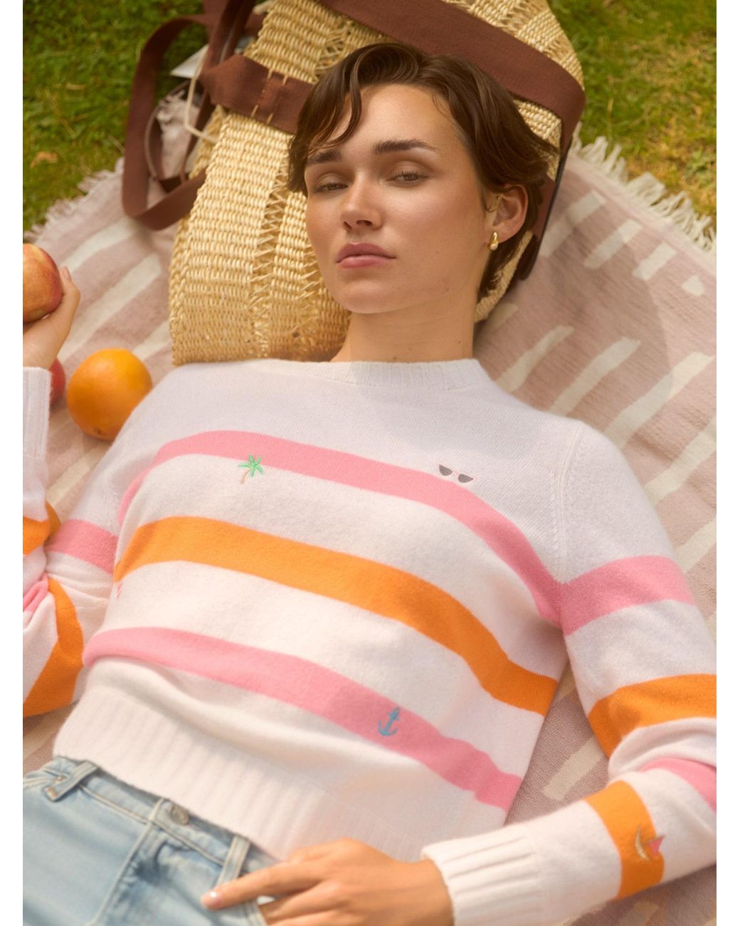 Brodie Cashmere Pink Beach Embroidery Cashmere Crew Neck Jumper