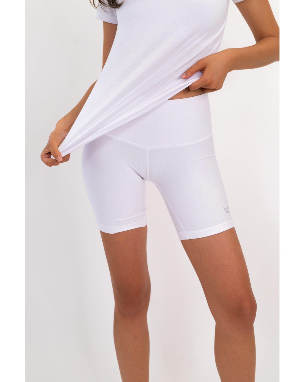 On/Off Essentials White The Core Short