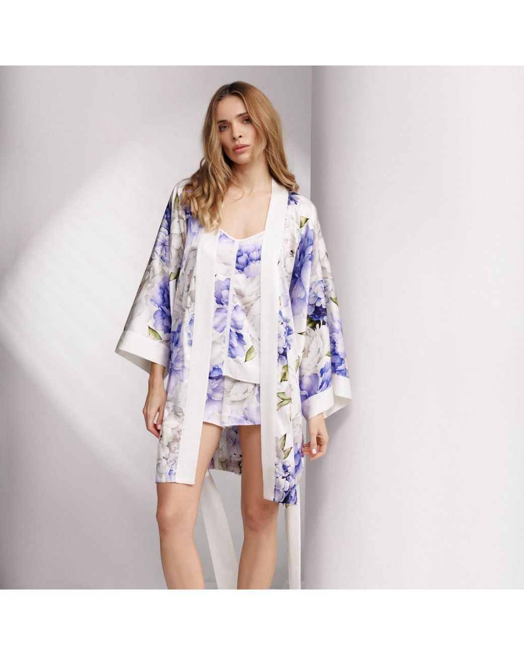 Vimissia Blue Peony Allure Short Silk Kimono Style Robe