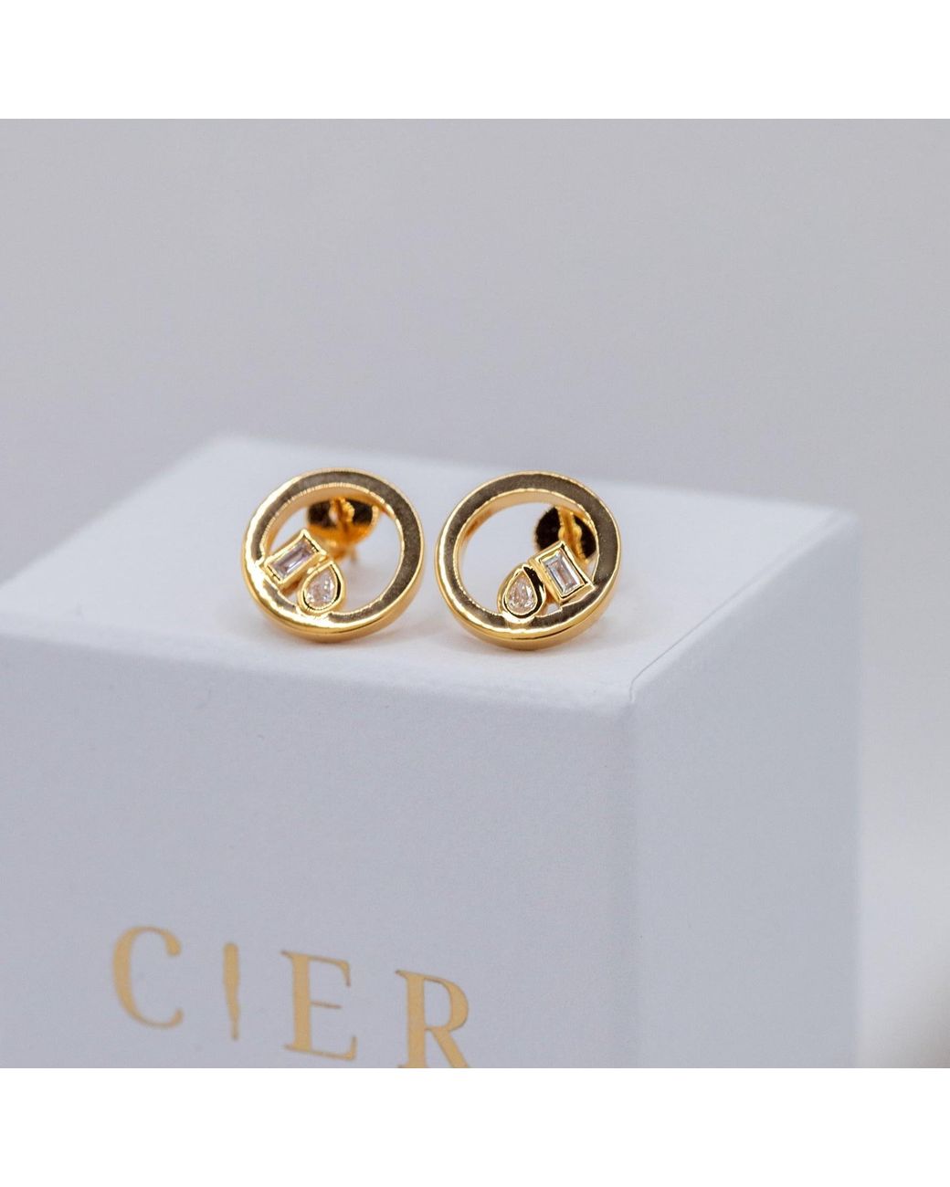 Cier Metallic Toi Et Moi Earrings