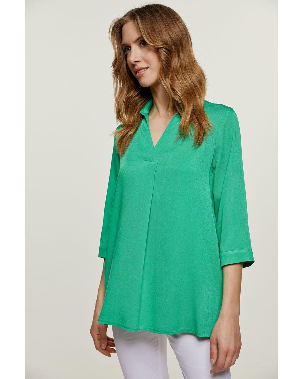 Conquista Green V Neck Top
