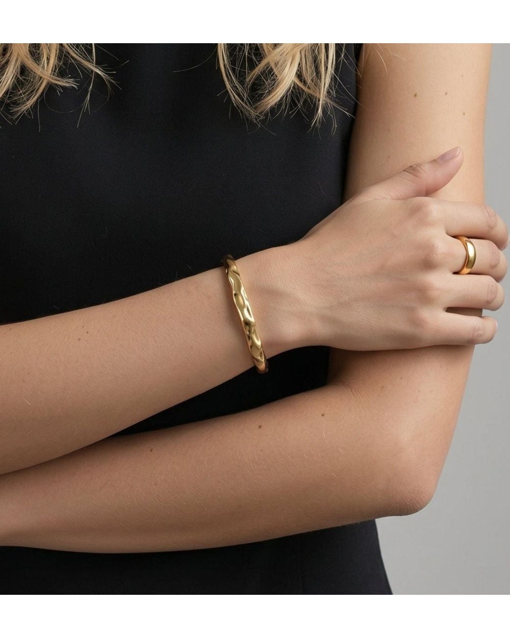 Uchi and Soto Metallic Kin Molten Structured Bangle