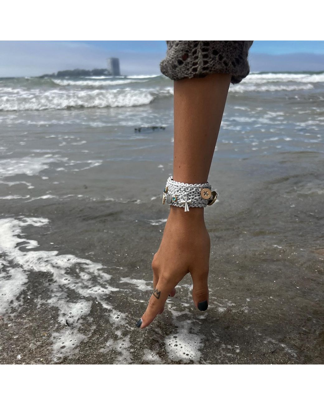Hilo De Mar Gray Cute Narrow Bracelet