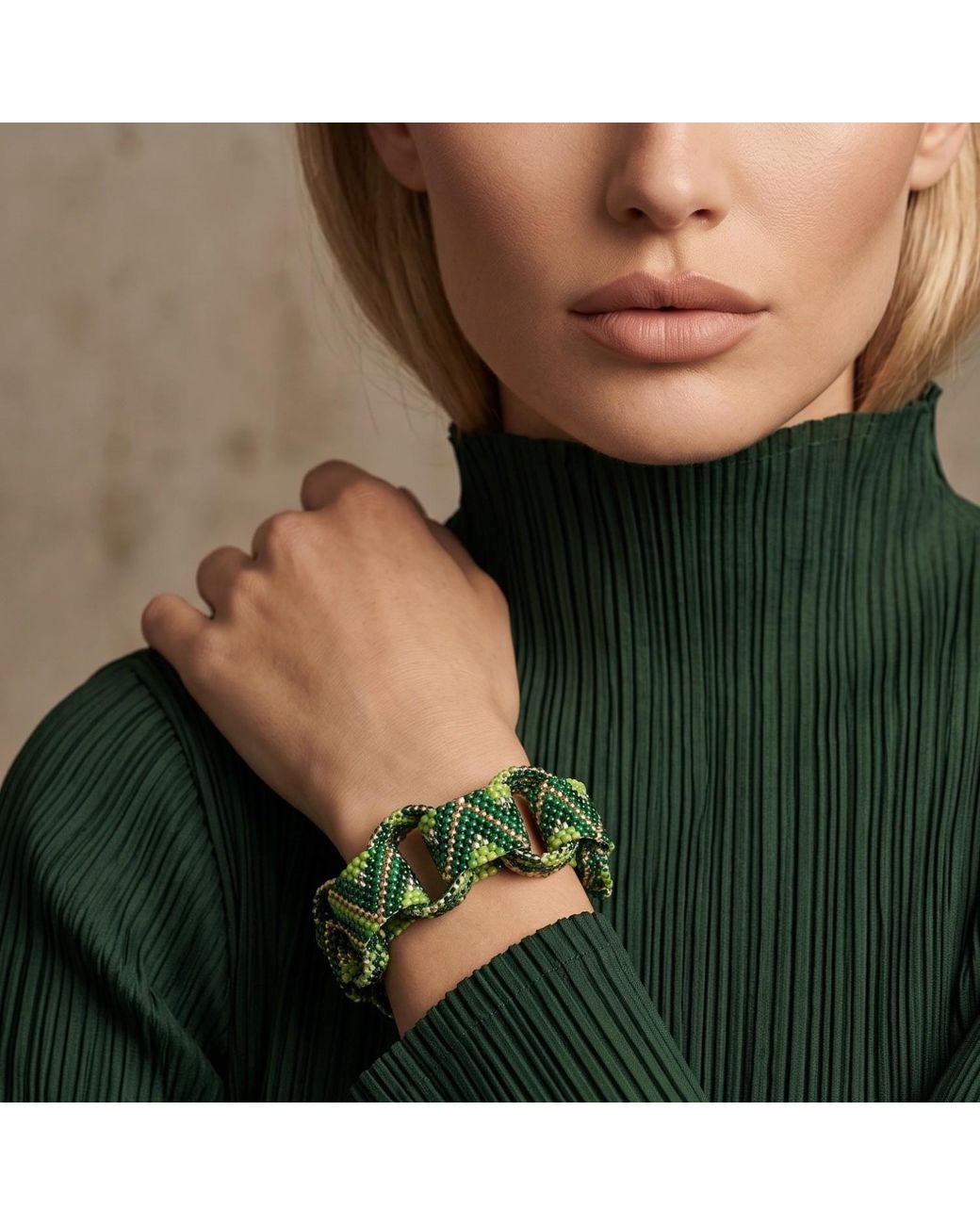 Iliana Arrazola Green Bold Chunky Link Bracelet, Glass Beads, Beaded Jewelry